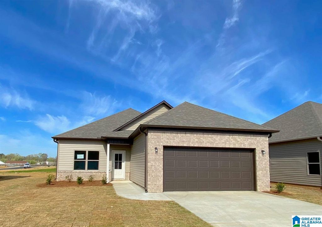 11 Granvil Way, Weaver, AL 36277