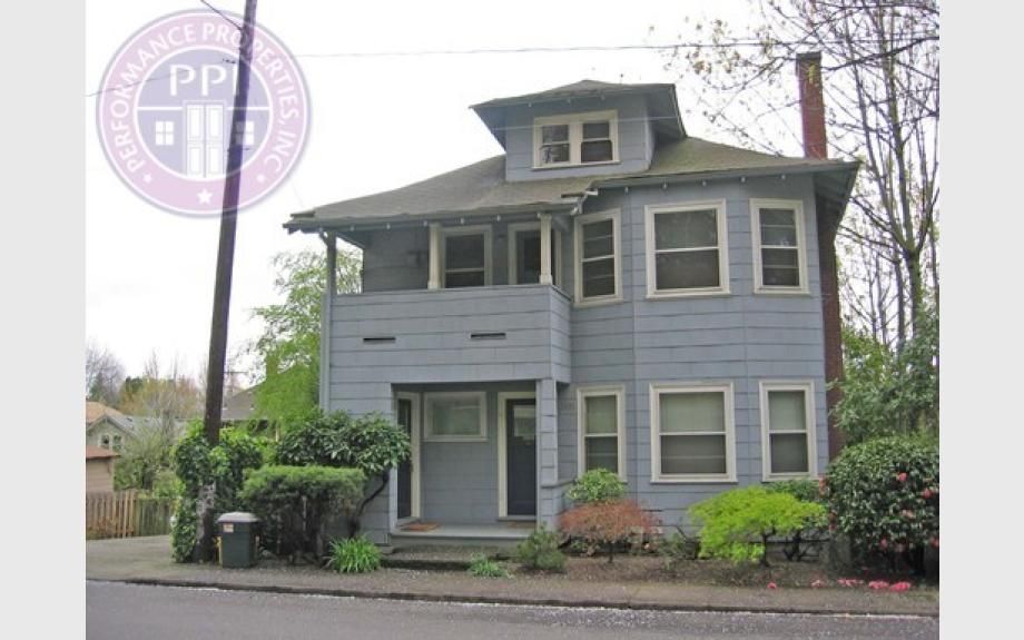 2432 SE Morrison St, Portland, OR 97214