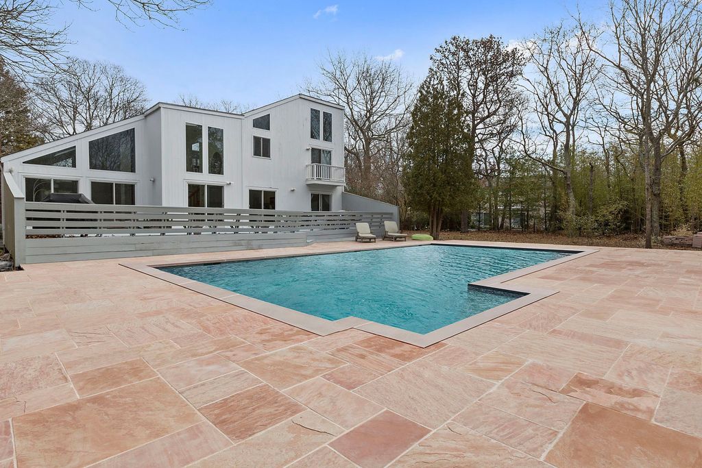 44 Diane Dr, East Hampton, NY 11937