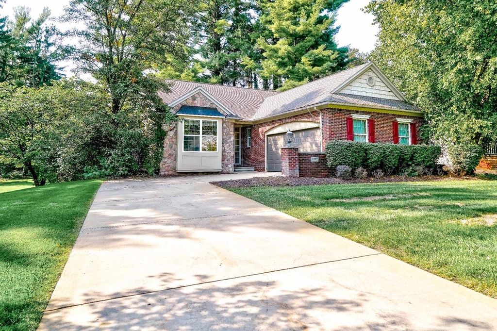 2517 Signature Dr, Pinckney, MI 3 Bed, 3 Bath Condo 56 Photos Trulia