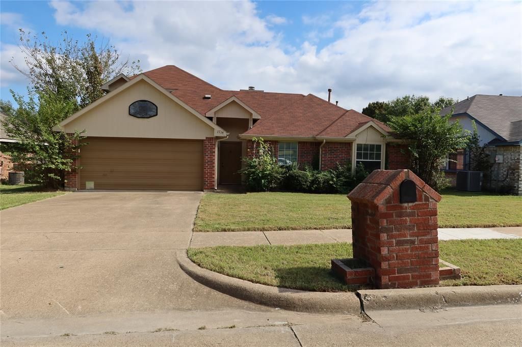 1714 Knob Hill Dr, Garland, TX 75043
