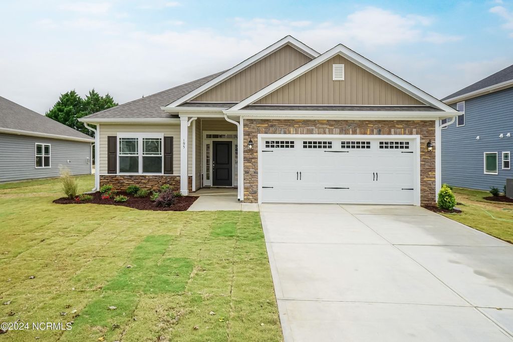 726 Greenwich Place, Richlands, NC 28574