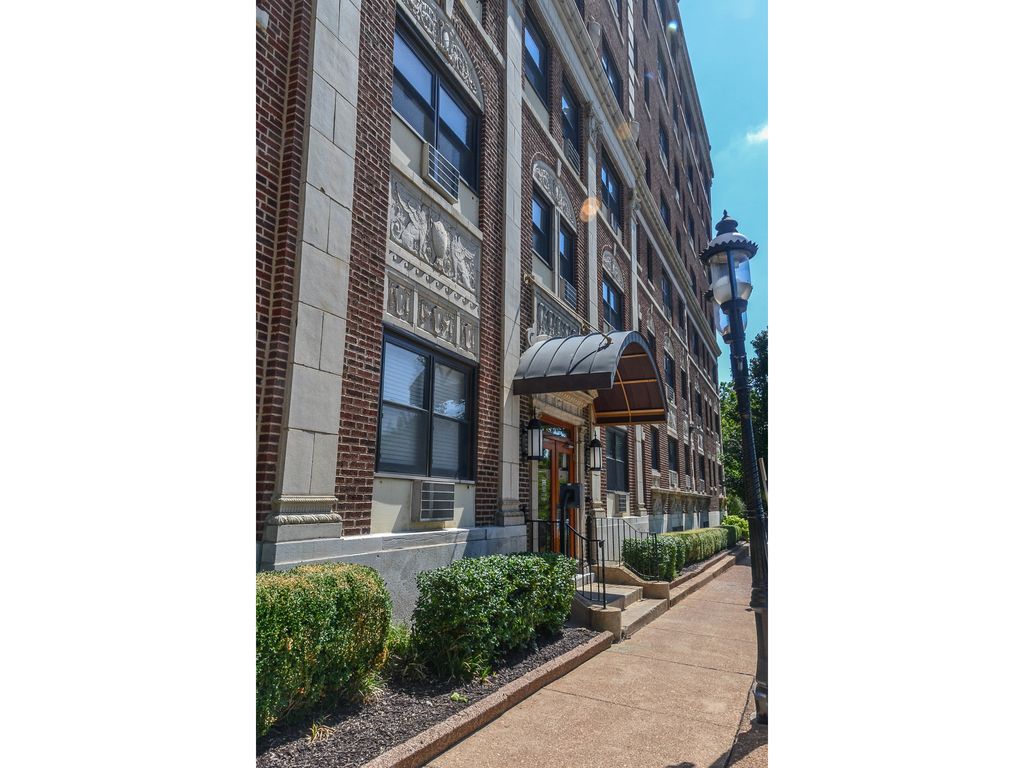 4497 Pershing Ave, Saint Louis, MO 63108
