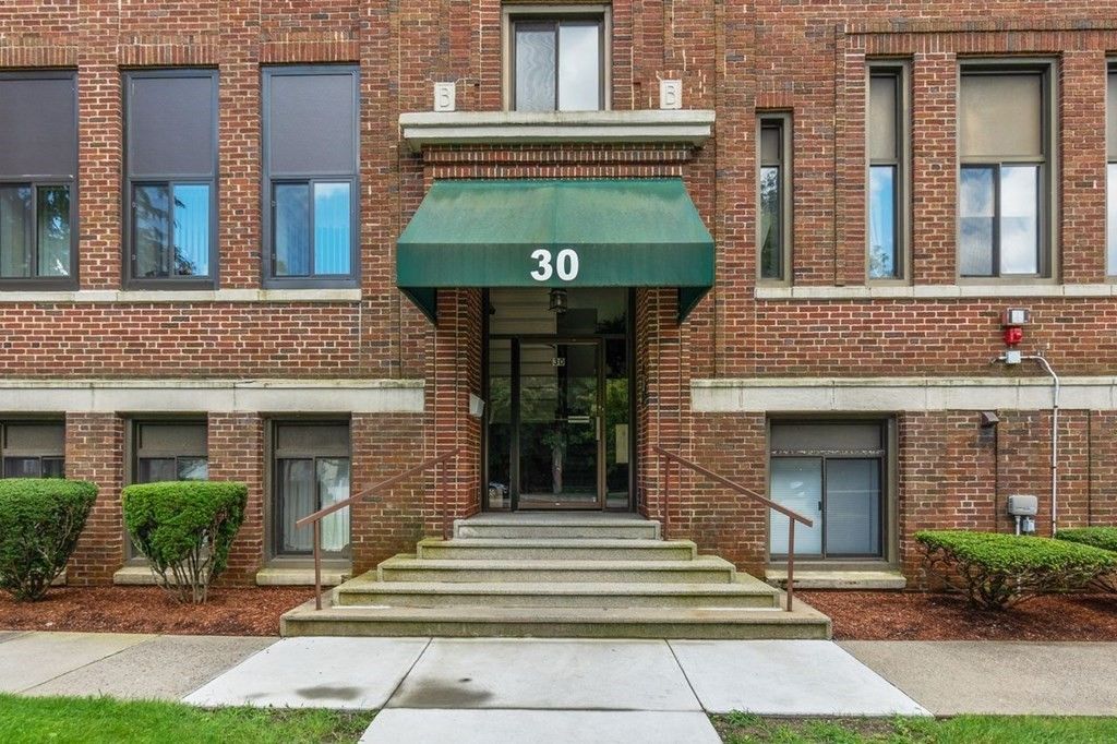30 Conant St #1D, Beverly, MA 01915