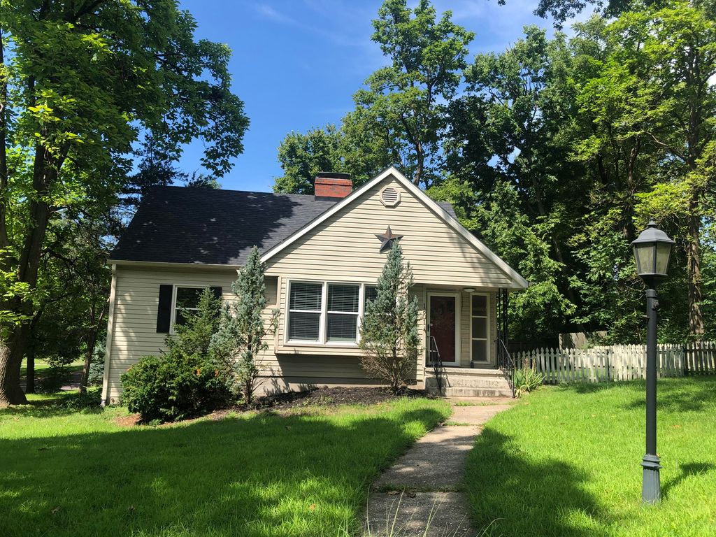 1801 University Ave, Columbia, MO - 5 Bed, 3 Bath Single-Family Home