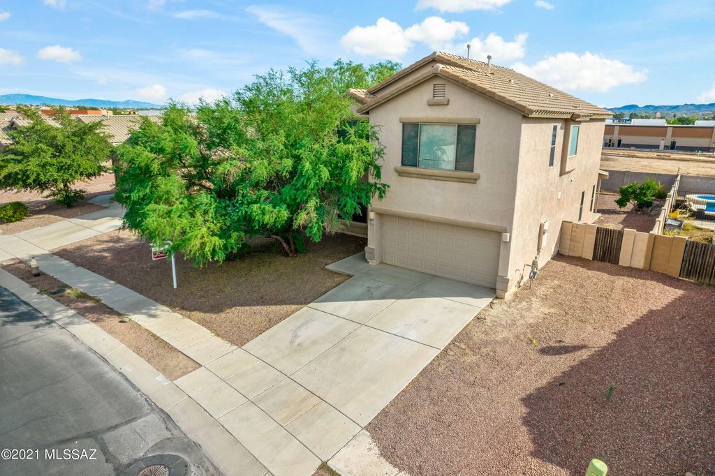5725 W Cortaro Crossing Dr, Tucson, AZ 85742