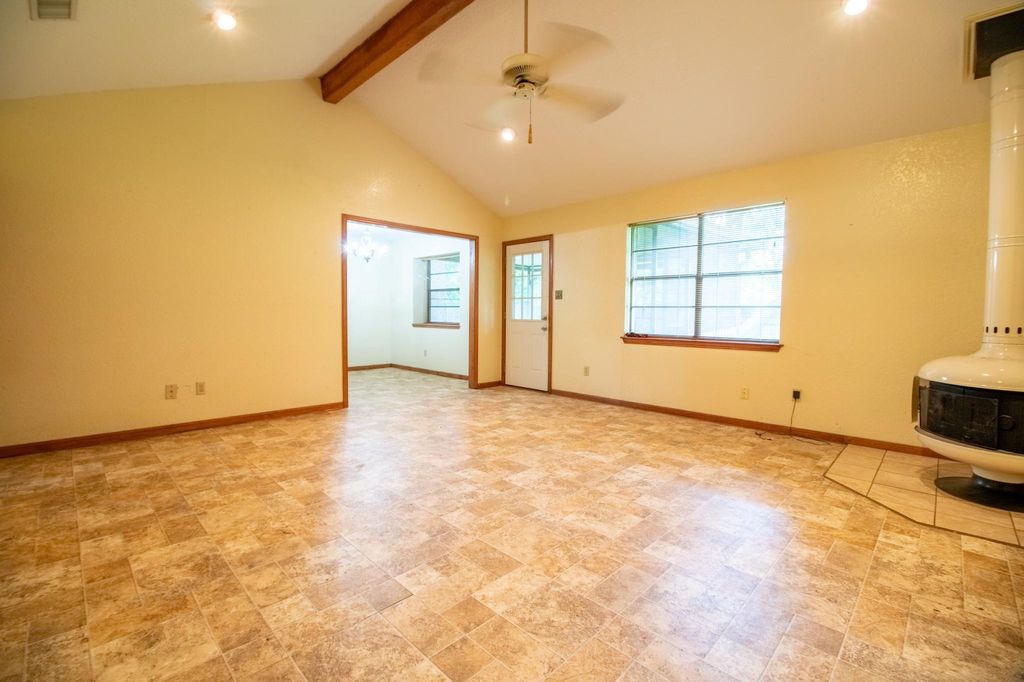 705 W Mahan St, Richwood, TX 77531