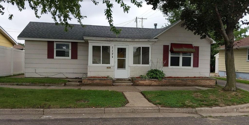 117 Chestnut St, Winona, MN 55987