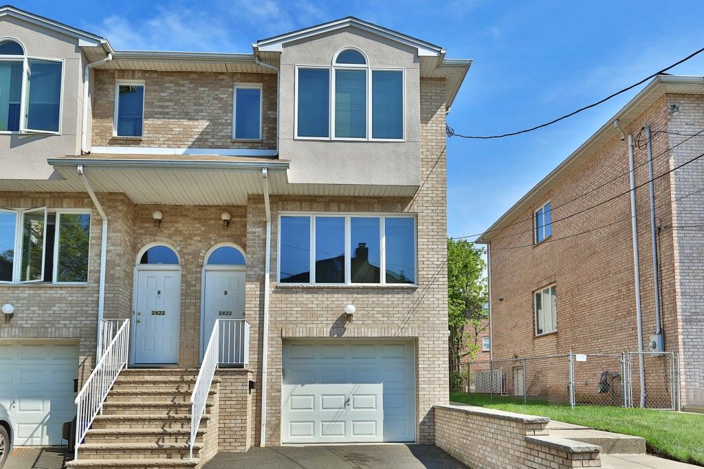 2422 5th St #B, Fort Lee, NJ 07024