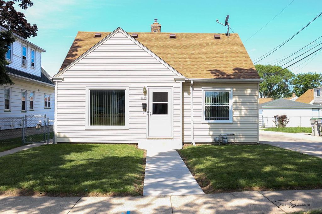 4283 N 29th St, Milwaukee, WI 53216
