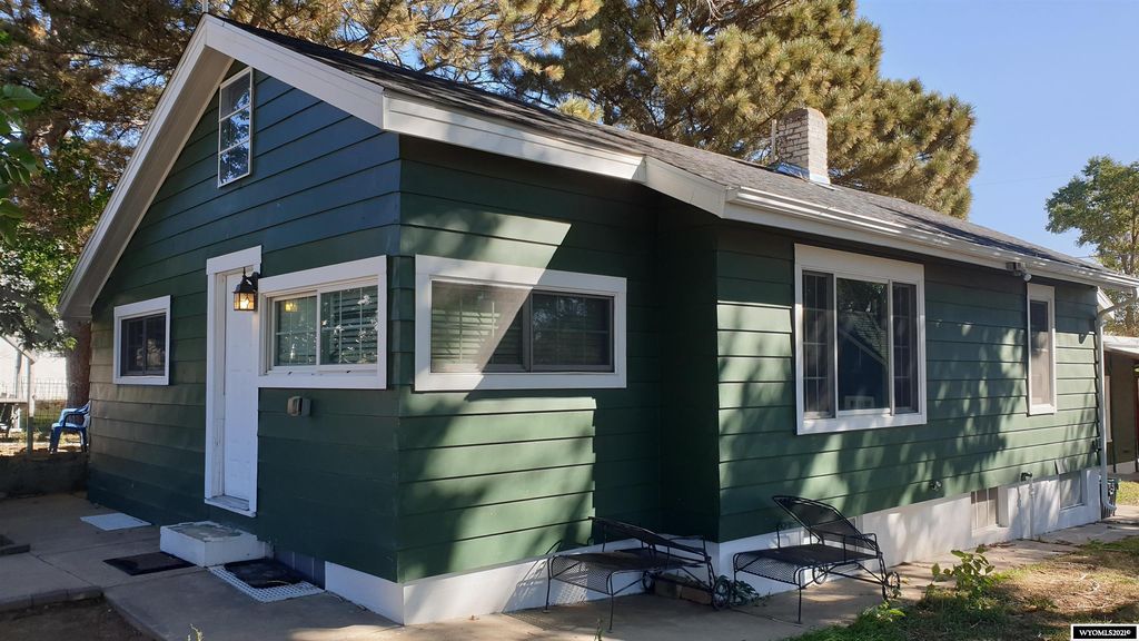 1019 11th St, Rawlins, WY 82301