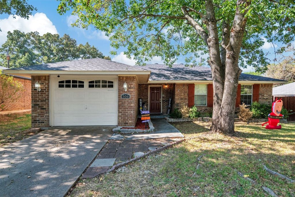 506 Flowers St, Seagoville, TX 75159