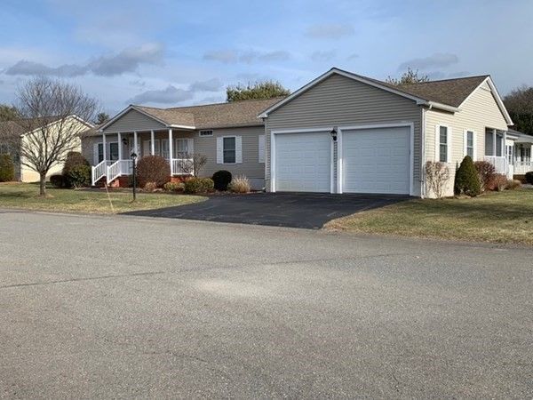1 Sunstone Pl, Bridgewater, MA 02324