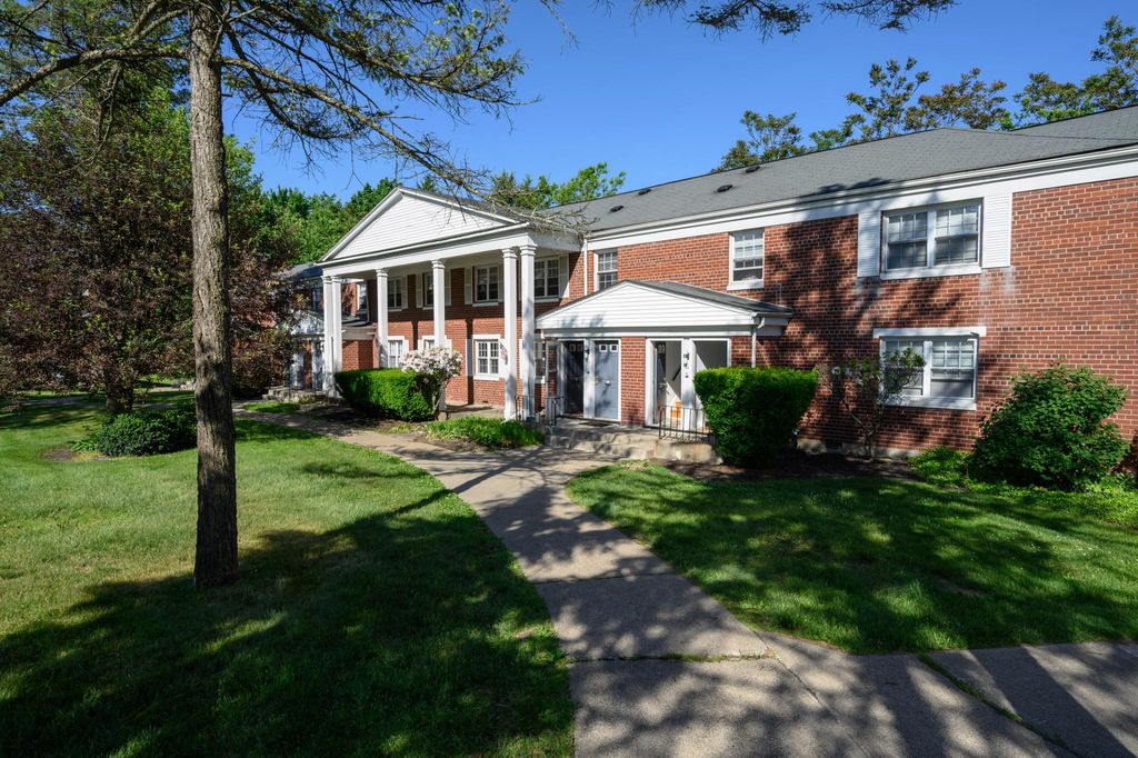 7 Laurel Dr, Scranton, PA 18505
