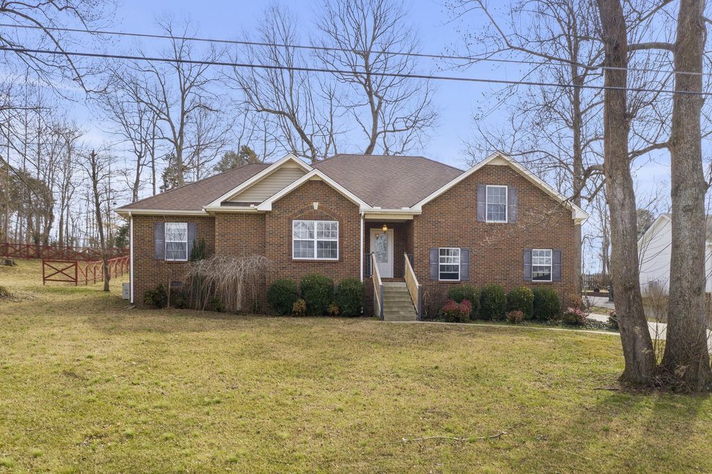 814 Red Hollow Dr, Springfield, TN 37172