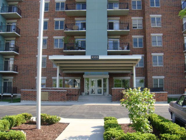 9355 Irving Park Rd #207, Schiller Park, IL 60176