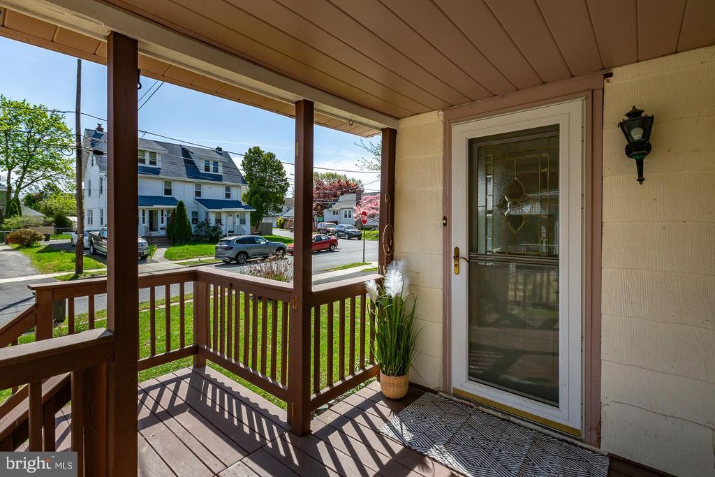 20 W  Forrestview Rd, Brookhaven, PA 19015