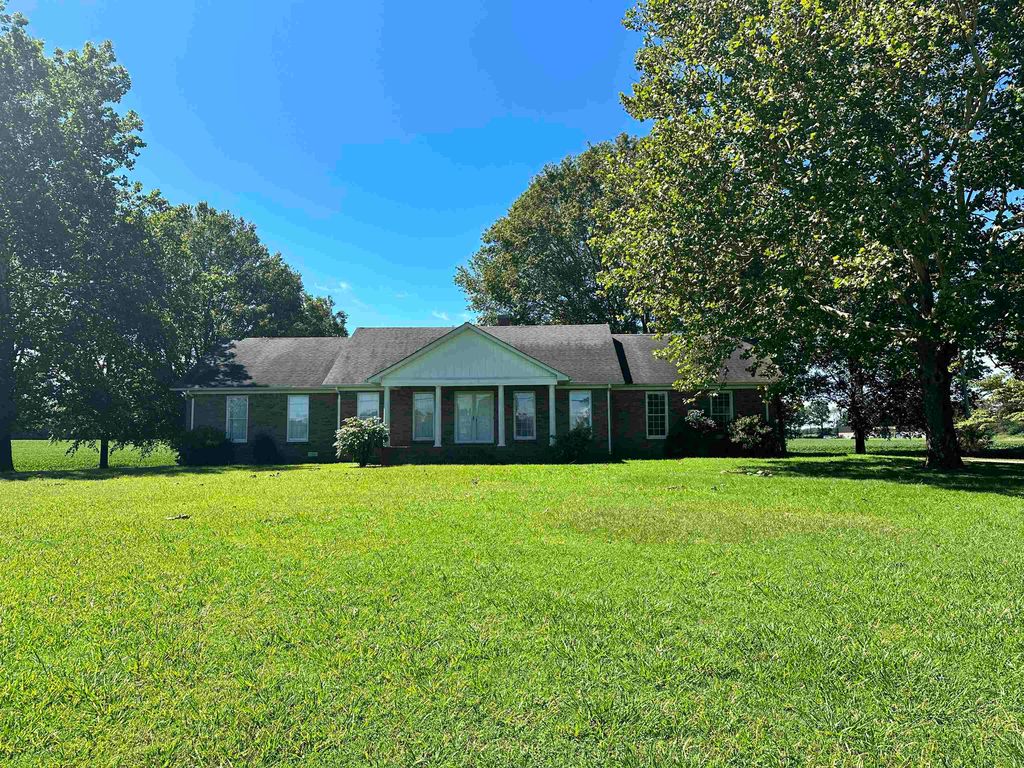 3790 County Road 6, Florence, AL 35633