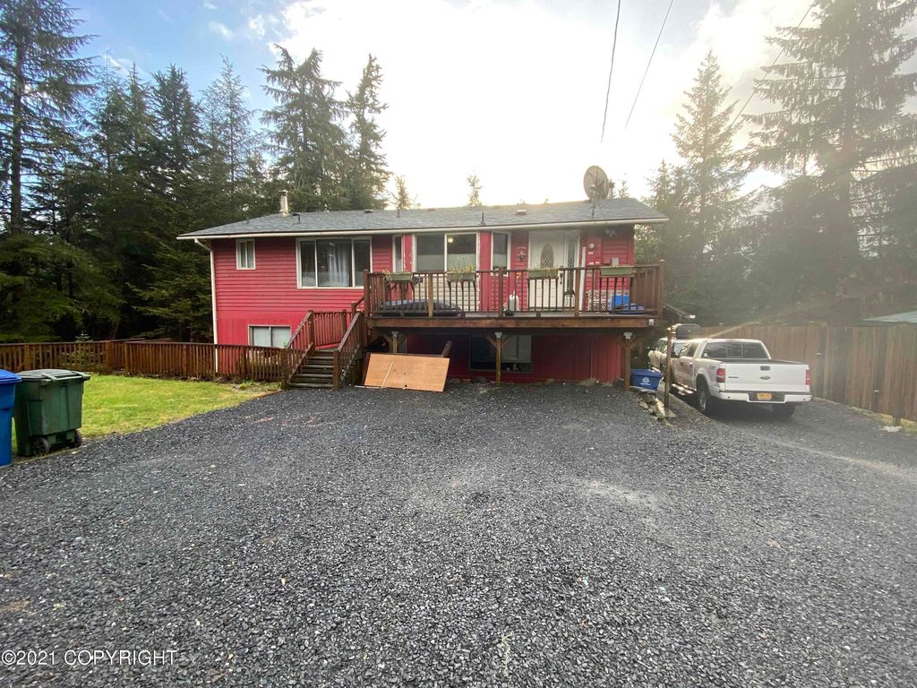600 Kiseno St, Petersburg, AK 99833
