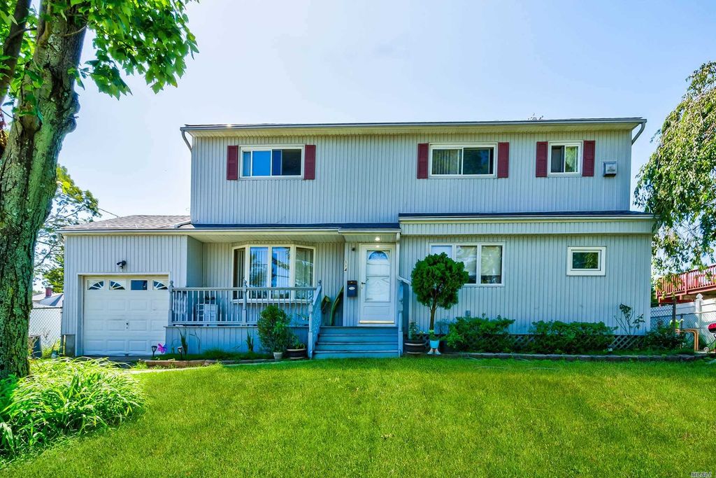 114 Thomas St, Brentwood, NY - 5 Bed, 3 Bath Single-Family Home - 20