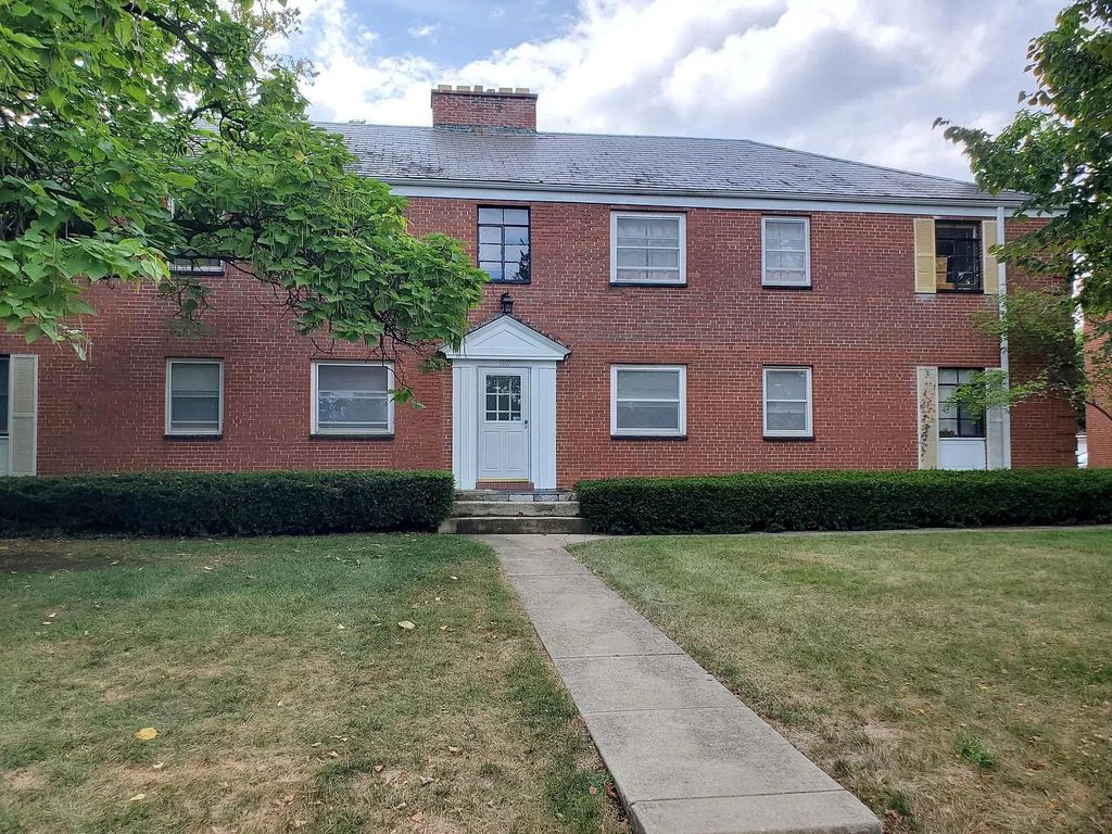 1997 N Star Rd #B, Upper Arlington, OH 43212