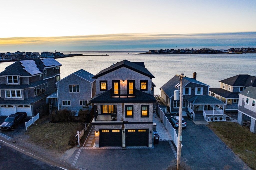 2 Lighthouse Rd, Scituate, MA 02066