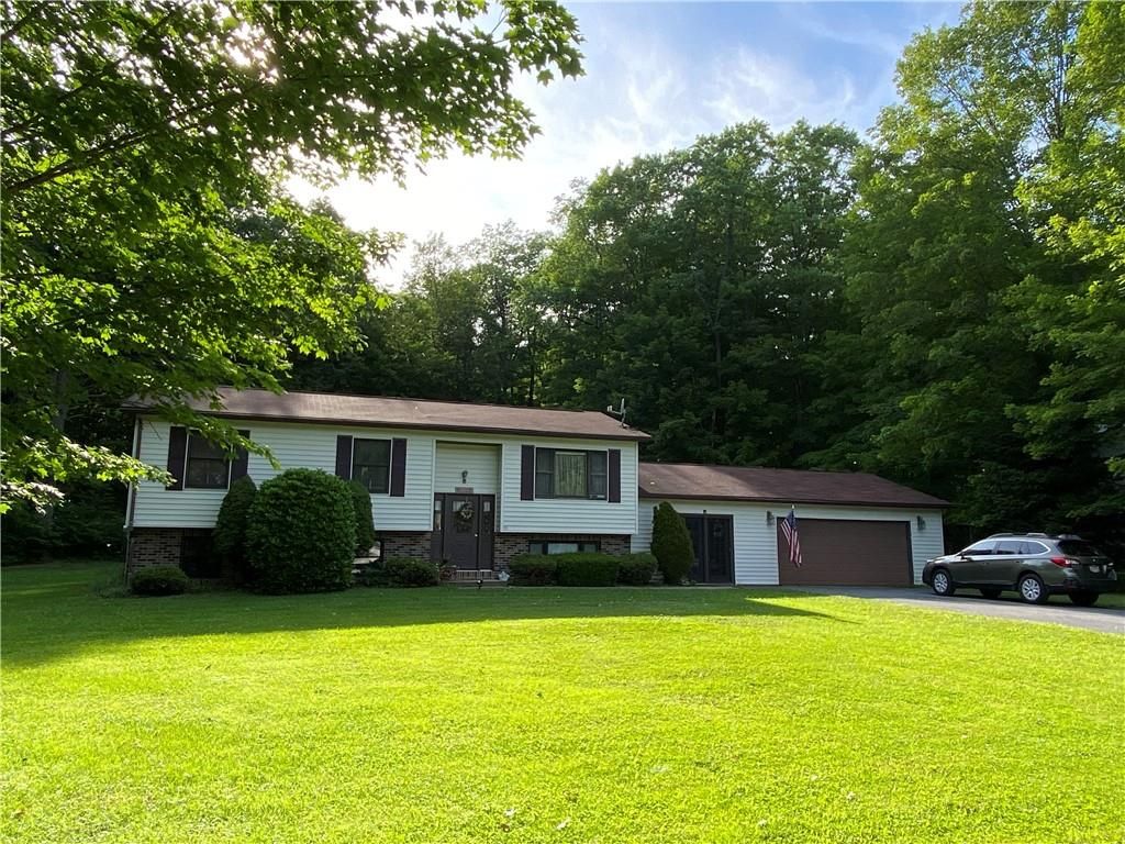 13 Poplar St, Mount Jewett, PA 16740