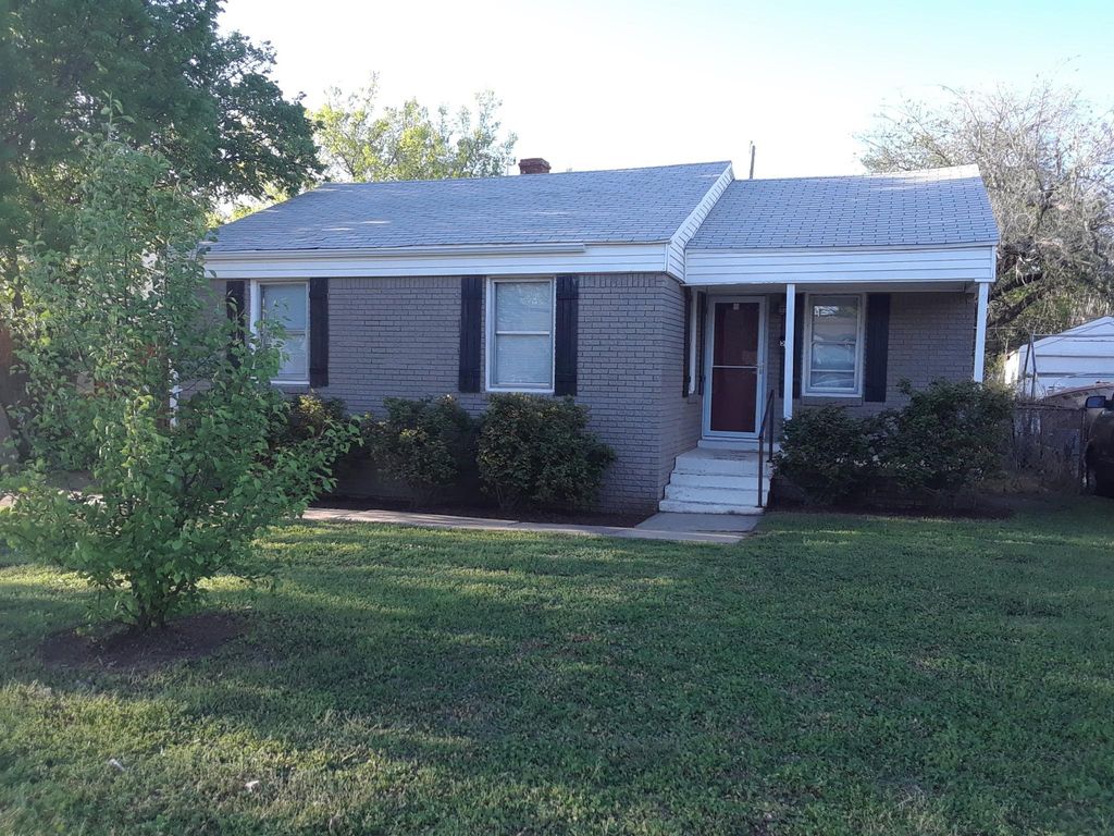 513 E Boeing Dr, Midwest City, OK 73110