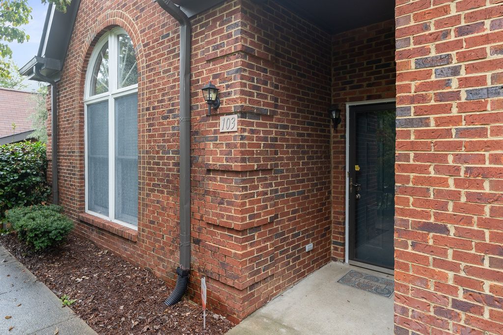 103 Highland Villa Dr, Nashville, TN 37211