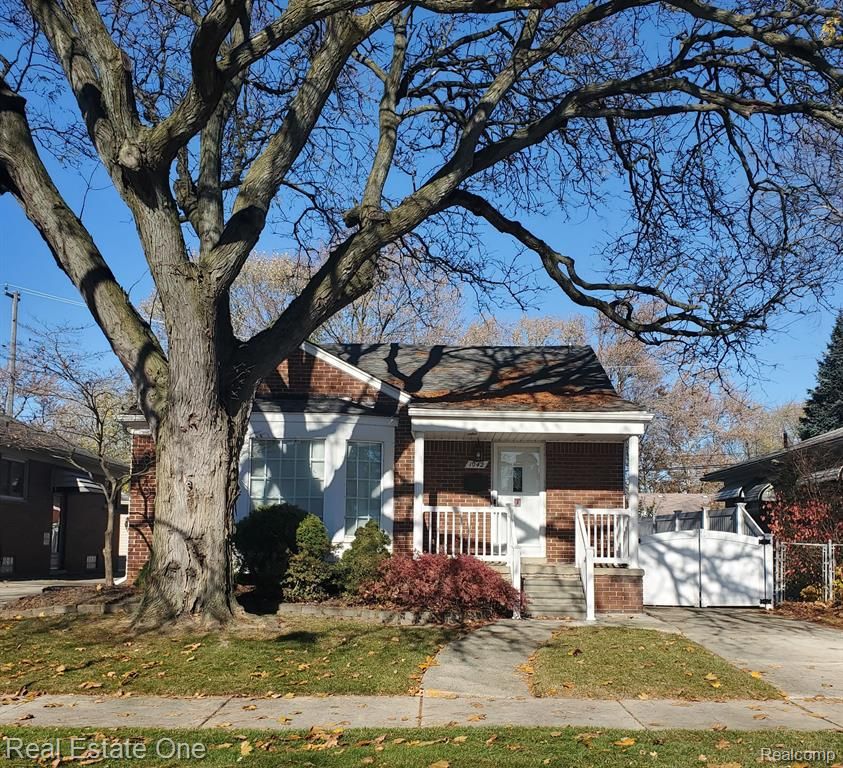 1042 Pagel Ave, Lincoln Park, MI 48146