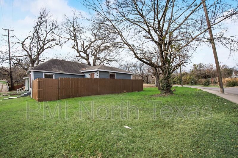 113 N Moore St, Dallas, TX 75203