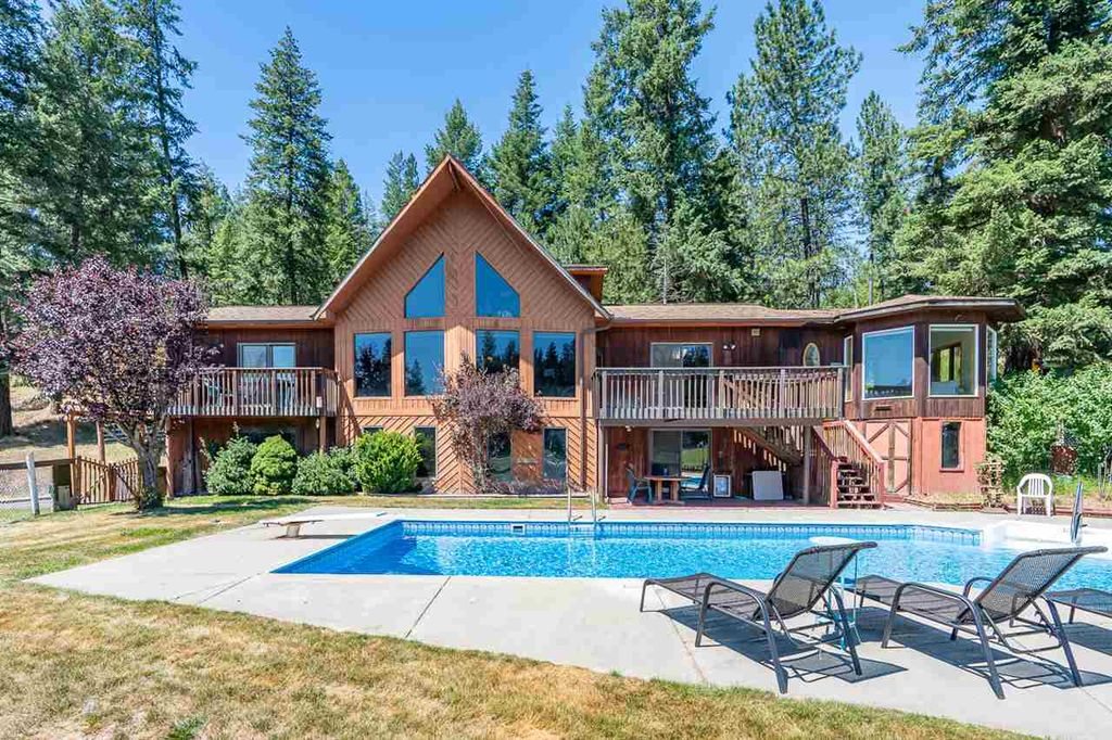 12808 N East Newman Lake Dr, Newman Lake, WA 4 Bed, 3 Bath Single