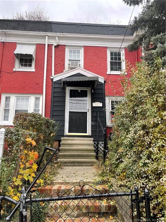240 Dover St, Bridgeport, CT 06610