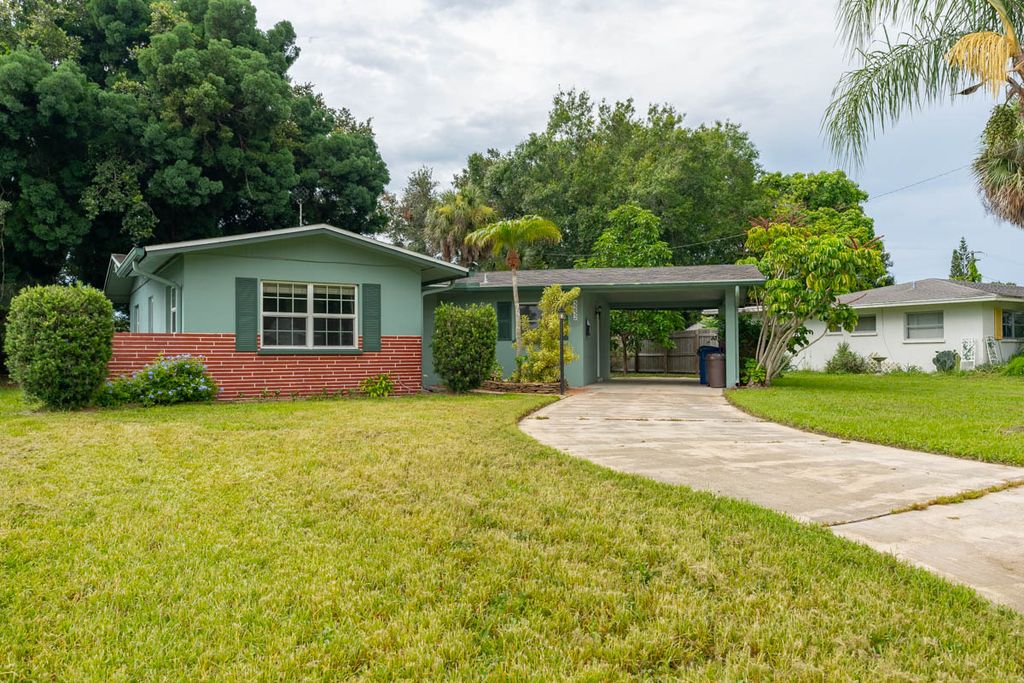3232 Glouster St, Sarasota, FL 34235