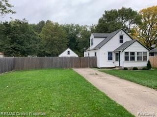 1510 W JOLLY RD, Lansing, MI 48910