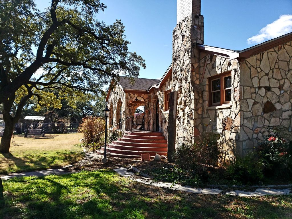 409 N 2nd St, Mertzon, TX 76941 Trulia