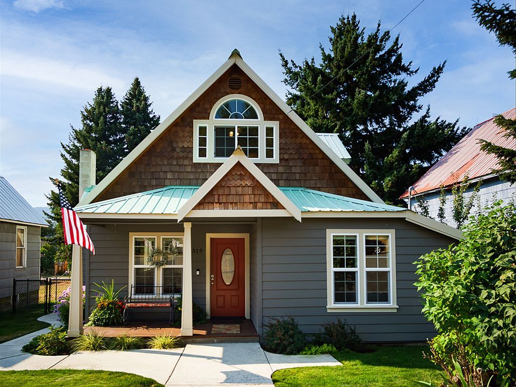 319 W 4th St, Cle Elum, WA 98922