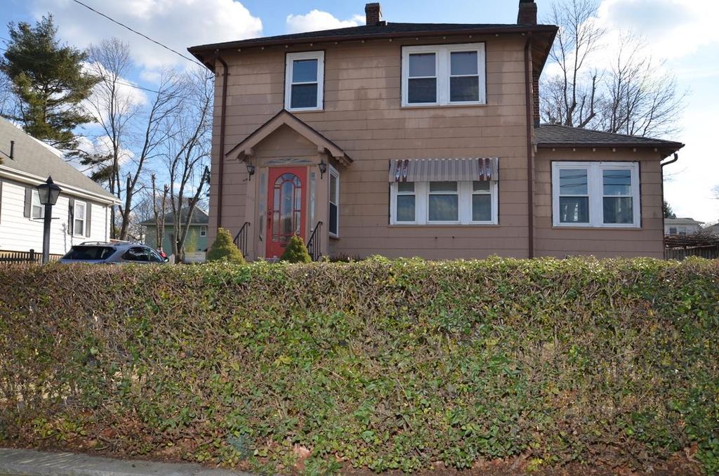 252 W Squantum St, Quincy, MA 4 Bed, 2 Bath SingleFamily Home 32