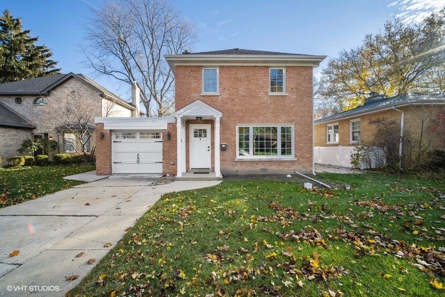 905 Florence Dr, Park Ridge, IL 60068