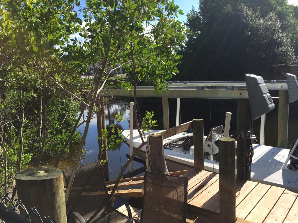 701 SE Krueger Pkwy, Stuart, FL 34996