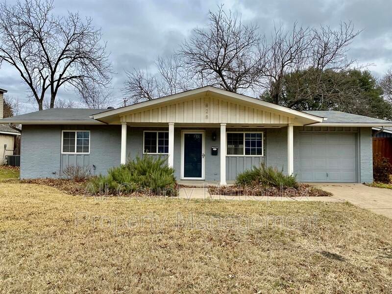 828 Kingswood Ave, Richardson, TX 75080