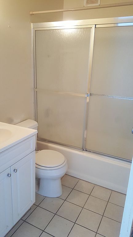 7 Maple Grove Ave, Battle Creek, MI 49017