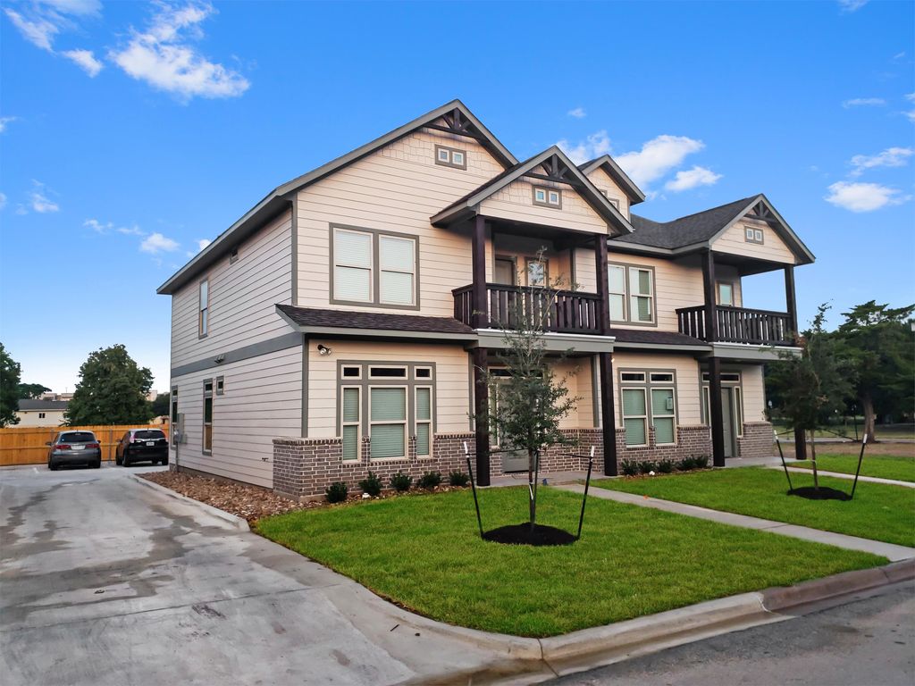 902 Montclair Ave, College Station, TX 77840