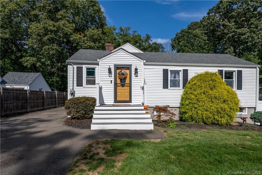 84 Linton St, Stratford, CT 06614
