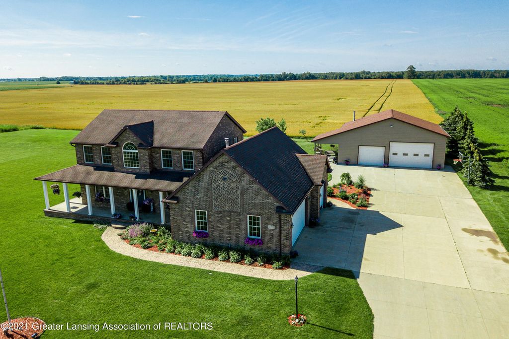 10201 W Parks Rd, Fowler, MI 48835
