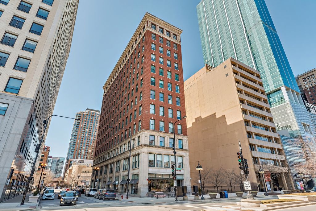 888 S Michigan Ave #2, Chicago, IL 60605