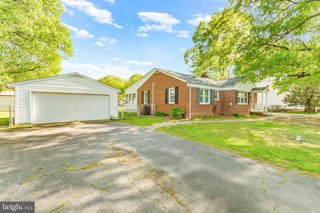 921 Main St, Deale, MD 20751