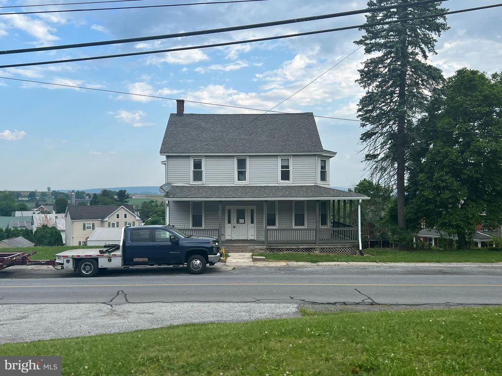 855 Newport Ave, Gap, PA 17527