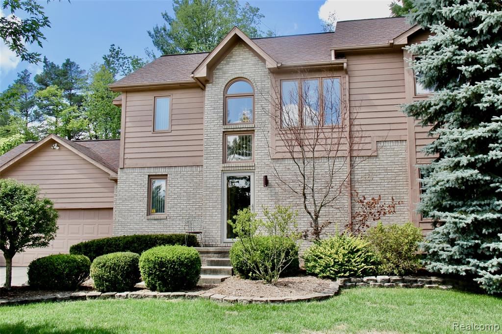 luxury homes in west bloomfield mi