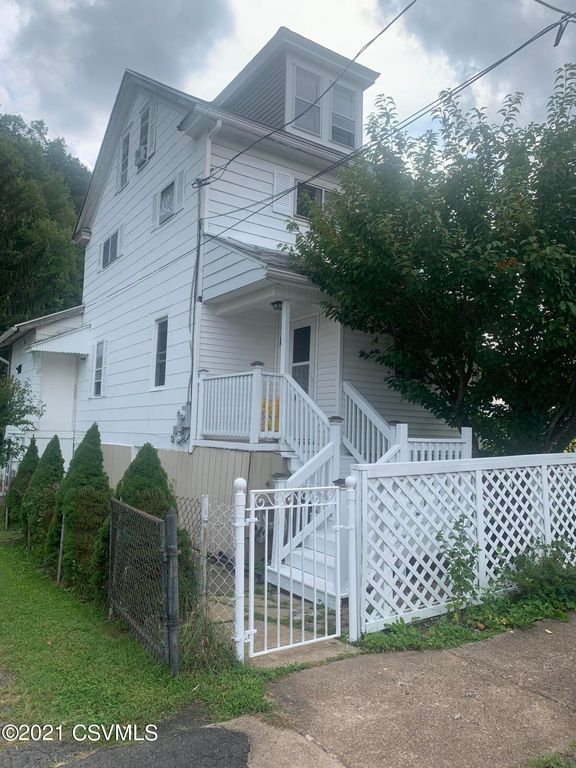 1430 W Chestnut St, Coal Township, PA 17866